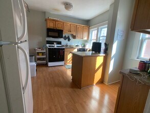 1504 Commonwealth Ave, Unit 3 in Boston, MA - Foto de edificio - Building Photo