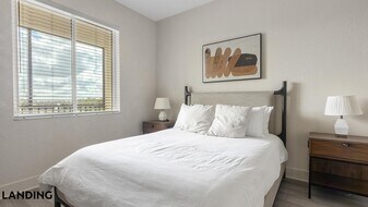 9650 52nd Ave E in Palmetto, FL - Building Photo