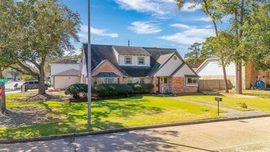 11703 Parkriver Dr in Houston, TX - Building Photo - Building Photo