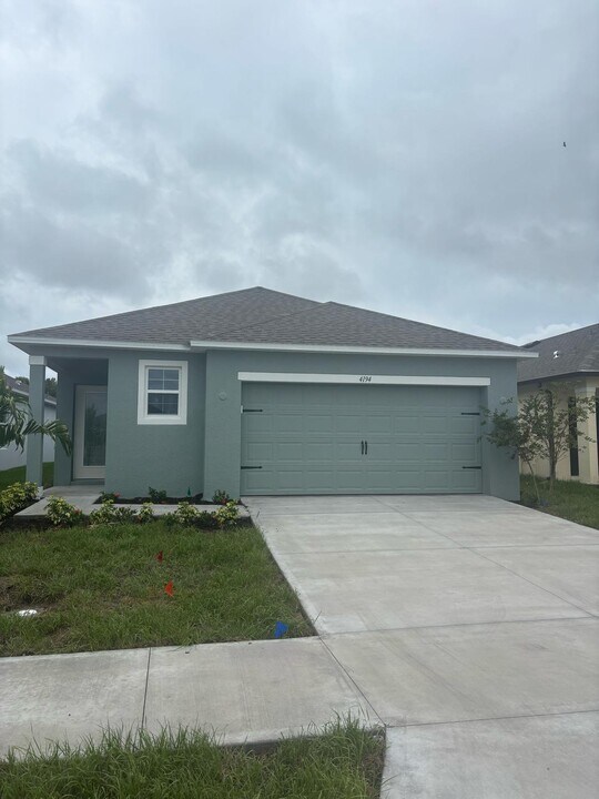 4194 Sagefield Dr in Harmony, FL - Building Photo
