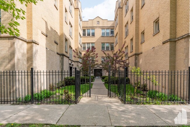 4101 N Sacramento Ave in Chicago, IL - Building Photo - Building Photo