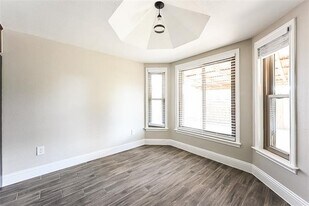 524 E Lark Ct in Desoto, TX - Building Photo