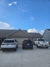 2404 Chandler Way in Auburn, IN - Building Photo - Building Photo