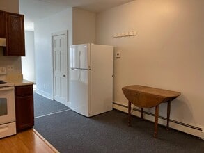 408 Central St in Franklin, NH - Foto de edificio - Building Photo