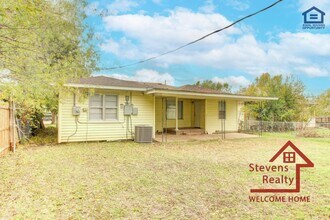 1911 NW Smith Ave in Lawton, OK - Building Photo - Building Photo