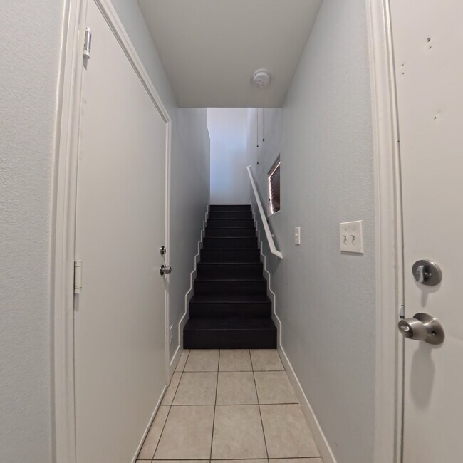 6255 W Arby Ave in Las Vegas, NV - Building Photo - Building Photo