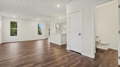 1601 Salt Springs Dr in Saline, MI - Building Photo - Building Photo