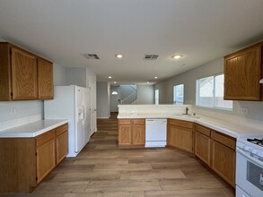 606 Shewsbury Ave in Las Vegas, NV - Building Photo - Building Photo