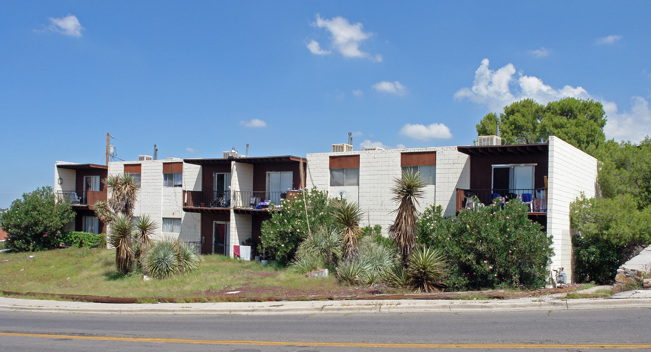 5256 Carousel Dr in El Paso, TX - Foto de edificio