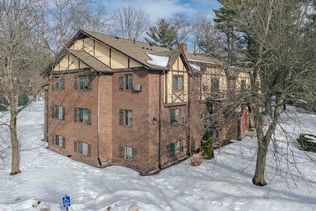 Royal Crest in North Andover, MA - Foto de edificio - Building Photo