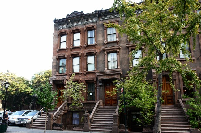 324-326 W 46th St