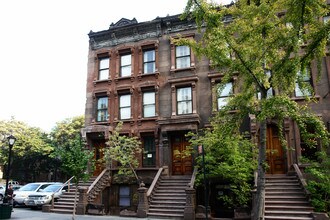 324-326 W 46th St in New York, NY - Building Photo - Primary Photo