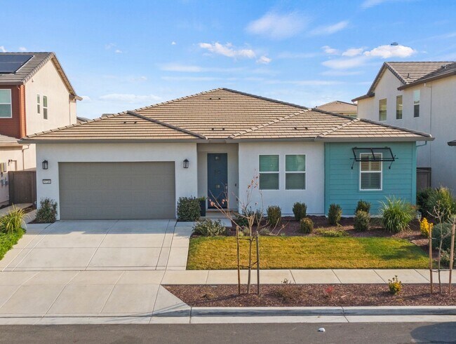 5720 Alloway St in Sacramento, CA - Building Photo - Building Photo