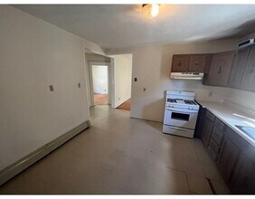 27 Bellingham Ave-Unit -3 in Everett, MA - Building Photo - Building Photo
