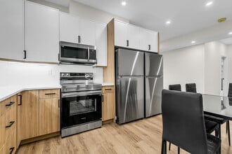 487 Campbell Av, Unit Female-Only Unit in Windsor, ON - Building Photo - Building Photo