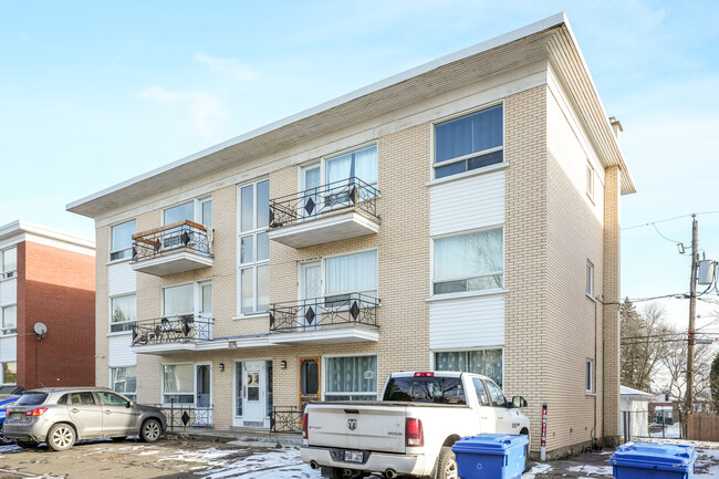 35 De La Morandiere Rue in Québec, QC - Building Photo - Primary Photo