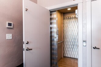 612 Hull St, Unit #301 in Richmond, VA - Building Photo - Building Photo