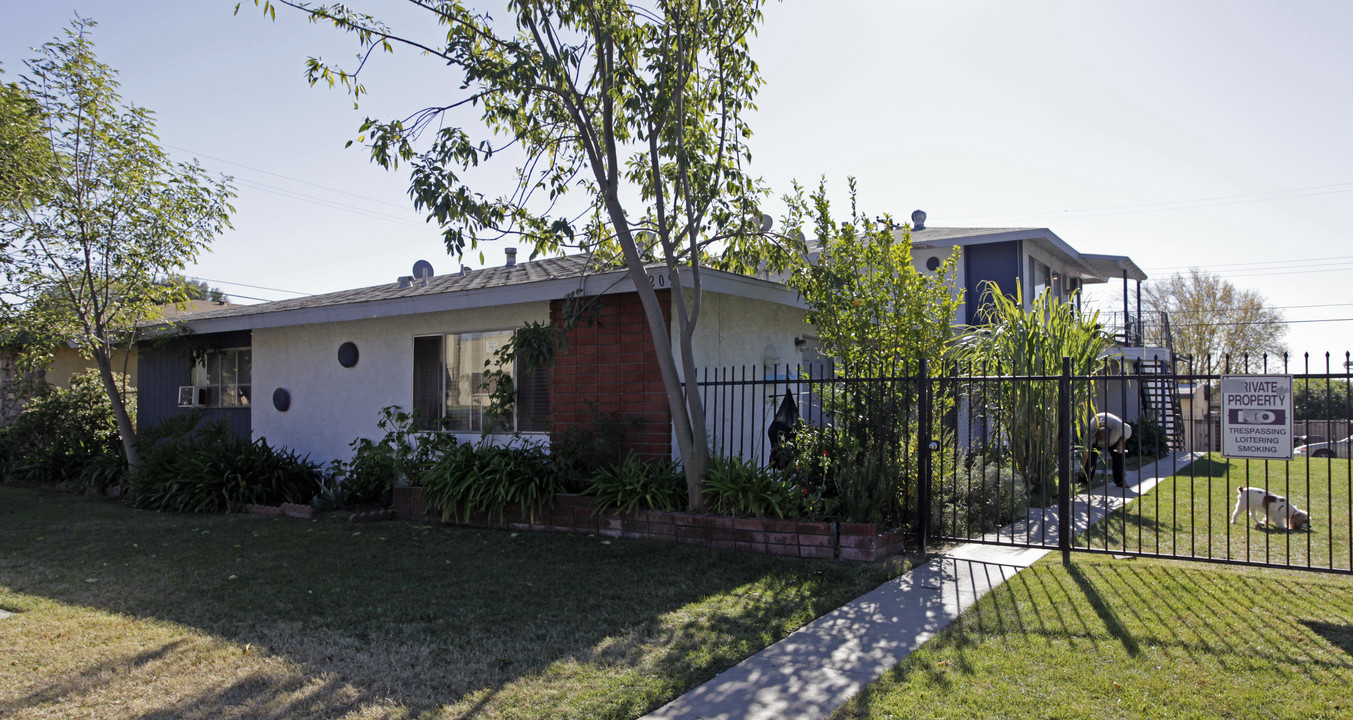 1209 W 4th St in Ontario, CA - Building Photo