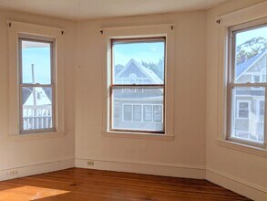 9 Cleveland St, Unit 3 in Somerville, MA - Building Photo - Building Photo