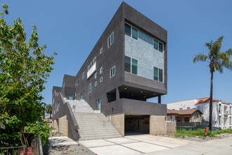 3045 West Blvd in Los Angeles, CA - Foto de edificio - Building Photo