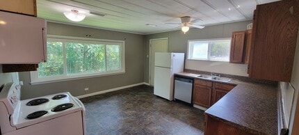 650-670 Arrowhead Ln in Cave City, AR - Building Photo - Building Photo