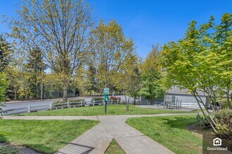 3908 243rd Pl SE, Unit Q 101 in Bothell, WA - Foto de edificio - Building Photo