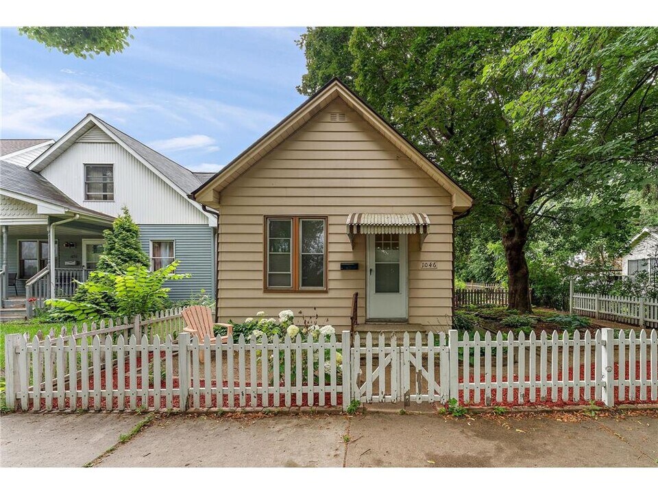 1046 Pacific St in St. Paul, MN - Building Photo