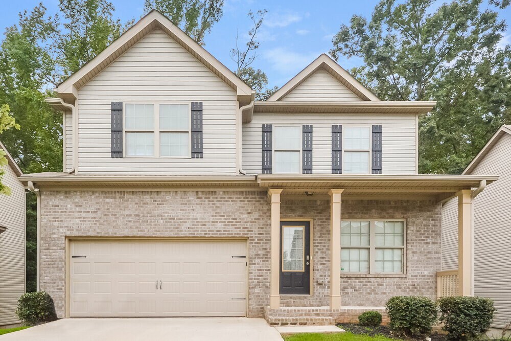 1008 Allegiance Dr in Locust Grove, GA - Foto de edificio