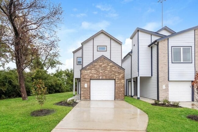 15364 Estrella Rd E in Houston, TX - Building Photo - Building Photo