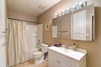 1440 E Vegas Valley Dr in Las Vegas, NV - Building Photo - Building Photo