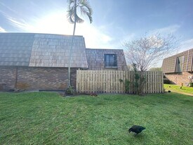 1705 Forest Lakes Cir in West Palm Beach, FL - Building Photo