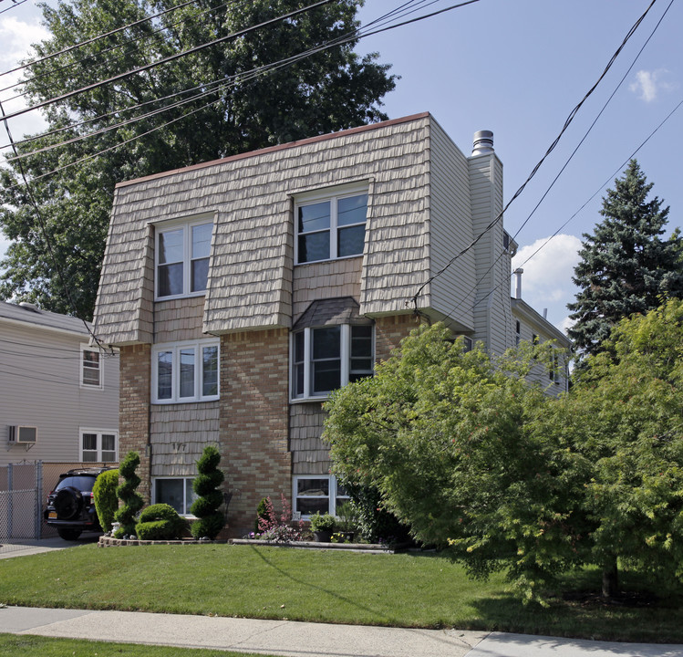 70 Mundy Ave in Staten Island, NY - Foto de edificio