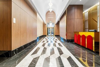 2060 Rue Peel in Montréal, QC - Building Photo - Building Photo