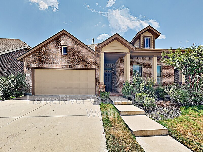 1813 McGee Ave in Argyle, TX - Building Photo