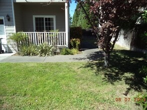 619 Shadow Way in Central Point, OR - Building Photo - Building Photo
