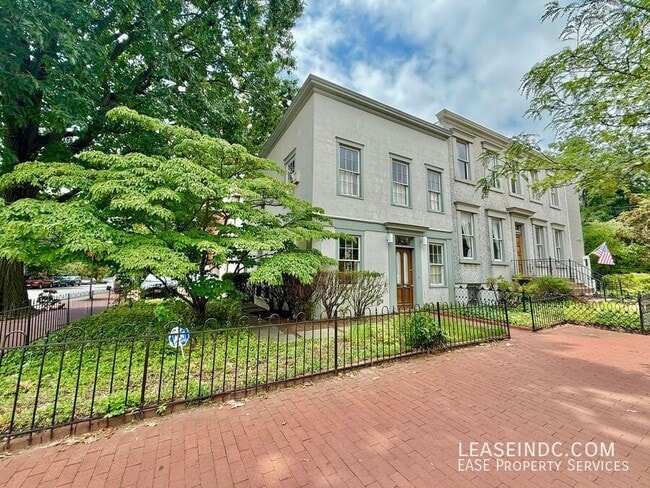 property at 725 Independence Ave SE