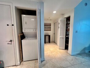 7280 SW 89th St, Unit D206 in Miami, FL - Building Photo - Building Photo