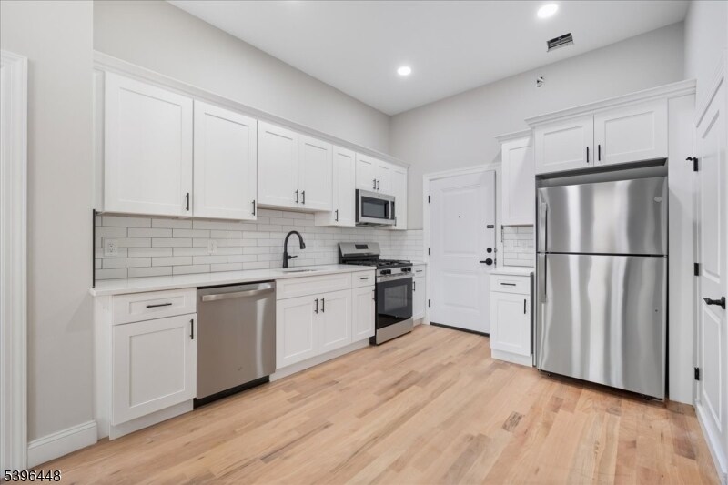 59 High St in Newton, NJ - Building Photo