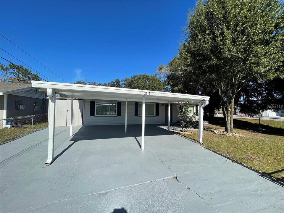 2117 Ivey Ln in Lakeland, FL - Building Photo