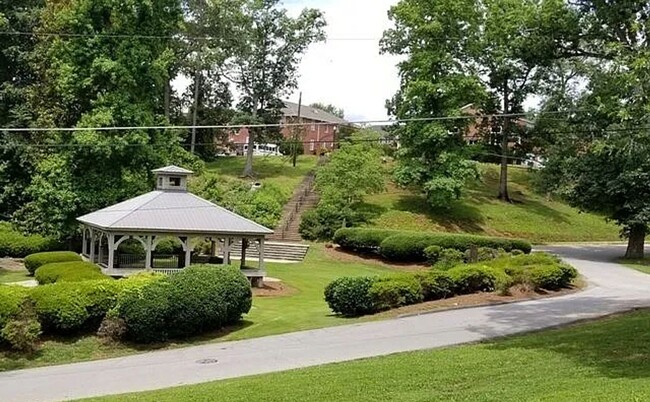 35 Spring St in Royston, GA - Building Photo - Building Photo