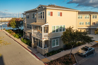 One Marina in Redwood City, CA - Foto de edificio - Building Photo