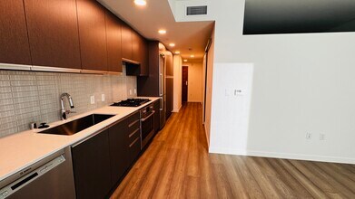 800 Columbia St, Unit 1503 in Seattle, WA - Building Photo - Building Photo