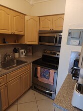 600 Layne Blvd, Unit 223 in Hallandale Beach, FL - Building Photo - Building Photo