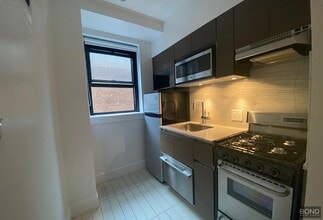 400 E 57th St in New York, NY - Building Photo - Building Photo