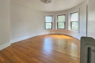 42 Cedar St, Unit 3R in Somerville, MA - Building Photo - Building Photo