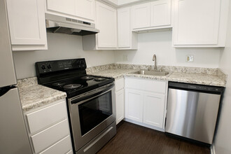 Walnut Creek Townhomes in Cincinnati, OH - Foto de edificio - Interior Photo