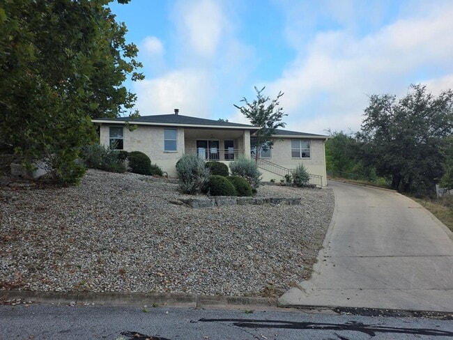 1303 Malibu Dr in Kerrville, TX - Building Photo - Building Photo
