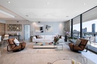 5500 Island Estates Dr in Aventura, FL - Building Photo - Building Photo