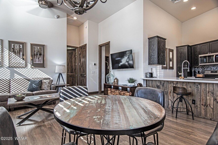 3350 W Sugar Pine Way in Show Low, AZ - Foto de edificio