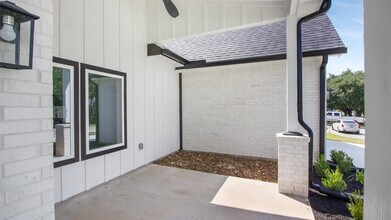 227 April Waters Dr W in Montgomery, TX - Building Photo - Building Photo